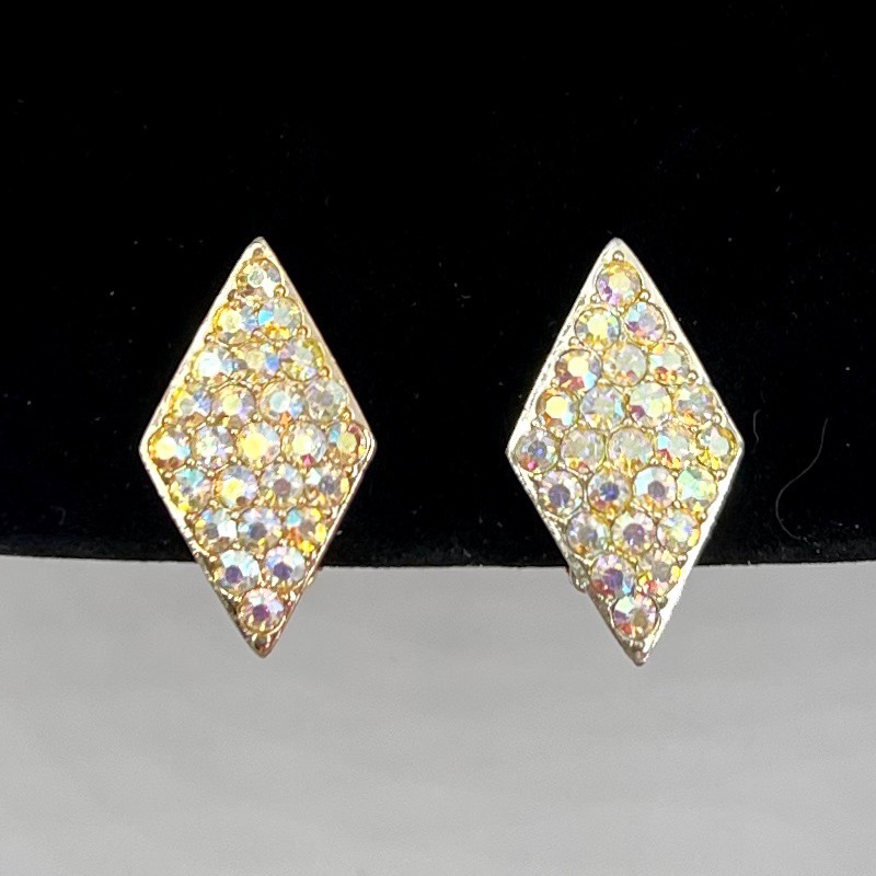 Vintage Emmons Gold Tone Diamond Shape Clip On Earrings 13$
